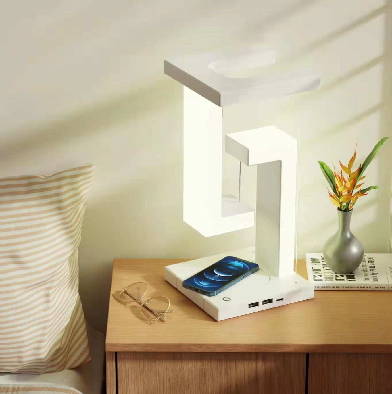 Home Finds - Anti Gravity Wireless Charging Table Lamp